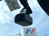 【ドライブレコーダー】ドライブレコーダー装備!走行中はもちろん、あおり運転や事故に遭遇した際、映像で記録し、万一のリスクに備えます。※記録用SDカードはお客様ご自身でご準備いただく必要があります。