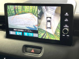 【マルチビューカメラシステム】専用のカメラにより、上から見下ろしたような視点で360度クルマの周囲を確認することができます☆死角部分も確認しやすく、狭い場所での切り返しや駐車もスムーズに行えます。
