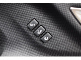 運転席はシートメモリー機能が付いているので、自分以外の人がシートを動かしても、ボタン一つでセットした位置に戻せます。