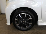 純正15インチアルミホイール装備です☆