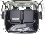 開口部の広いラゲージスペースは、ゴルフバックなどの荷物もラクラク積み込めます。