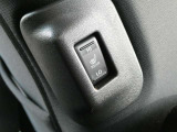 後席専用のシートヒーターも付いています!寒い冬でも後席の方も快適なドライブを楽しんでいただけますね!!