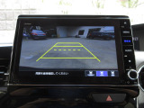 バックカメラの画像です。ガイドラインがスムースな車庫入れをサポートいたします。車庫入れの安心感がアップしますね。