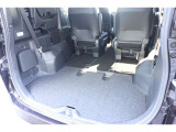 リヤシートを動かせば、ラゲッジルームが広がります!乗車人数や荷物の量に応じてアレンジ可能!