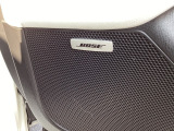 BOSEオーディオシステム装備です!走行中のエンジンやロードノイズで聞こえにくくなる音域をBOSEが補正して、快適な音響空間を提供します!