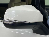 視認性の良いターンランプ付きドアミラー。 周りからどっちに曲がるか判りやすくなって安全性が向上しますね。
