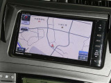 【7インチ】目的地を設定すれば、初めての場所でも簡単に行くことが出来ます。(音楽だって聴けちゃいます。)今や欠かせないアイテムですね。カーナビと共に楽しいカーライフを送って下さい!