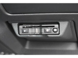 ハンドル右下にビルトインETC。車種専用ケースにて装着されており運転の邪魔にもならず高速の乗り降りも楽になります。