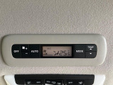 【リアオートエアコン】広い後部座席には必須の機能!風量や温度を自動で調整し前席と同様な車内環境にしてくれるリアオートエアコンを装備。夏の暑さも冬の寒さもストレスなく快適にお過ごしいただけます♪