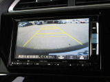 バックをするとき自動でリアの様子が映る『リアカメラ』付き!画面で確認しながらバックができますから安心ですね。でも、目視も大切ですよ!安全第一でお願いします!