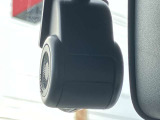 運転する際の必需品でもあるドライブレコーダー。走行中の映像を記録し、万が一の場合の証拠映像として使えます。交通トラブルの抑止力としても効果を発揮します。