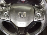 ハンドルにHondaセンシング系のクルーズコントロールやレーンキープアシストなどのスイッチと、オーディオの操作スイッチが装備されています。ハンドルから手を離さず安全に操作できます。