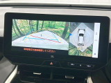 【パノラミックビューモニター】専用のカメラにより、上から見下ろしたような視点で360度クルマの周囲を確認することができます☆死角部分も確認しやすく、狭い場所での切り返しや駐車もスムーズに行えます。