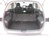 荷室広々。後席を倒して大きい荷物や長い荷物の積み込み可能に。