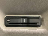 ハンドルの右下にETCがついています。高速道路の料金所の通過も楽々です!。 カードの取り出しもしやすい場所についています。