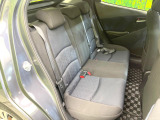 後部座席も気になるようなキズ・汚れやへたり等、大きなダメージはなく、良好な状態です。