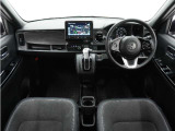 ◆視界広々で非常に運転しやすくロングドライブでも疲れを感じさせないすっきりとまとまったインパネ周りです。