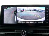 サイドブラインドモニター!!狭い道でのすれ違いで助手席側前方などの死角を減らし、壁などへの接触防止をサポートします。スイッチの切り替えで、フロントビュー・サイドビューに切り替えが出来ます。
