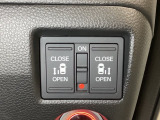 リアドアは乗り降りに便利な両側電動スライドドアです。また運転席に座っていながらスイッチ操作で自在にスライドドアを開け閉めできます。