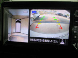 ■アラウンドビューモニター搭載。車体を4方向のカメラで「上から見下ろしたような映像」を映します。車庫入れが苦手な方も映像サポートでラクラク駐車できます。