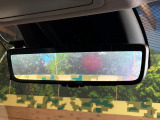 【デジタルインナーミラー】後席の大きな荷物や同乗者で後方が確認しづらい時でも安心!カメラが撮影した車両後方の映像をルームミラー内に表示。クリアな視界で状況の確認が可能です!