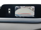 バックカメラを標準装備。駐車場などでの取り回しもスムーズに行っていただけます。