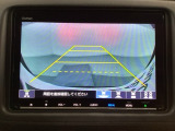バックでの車庫入れも安心です! リアカメラが付いているバックモニター付のナビを装備しております。操作線もついており距離感も画面から確認できます。