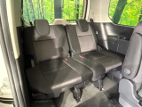 3列目シートはもちろん状態良好☆大人でもゆったりと座って頂けますので、大人数でのお出かけもラクラクです♪ご家族で、気の知れた仲間で、ドライブに行くのが楽しみですね♪