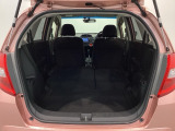 リアシートを倒すと、ラゲッジスペースを広くお使いいただけます!