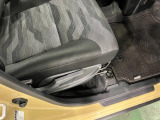 痛みの出やすい運転席シートの角、フロアマット、座面、ともに良好です