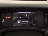 メータは先進的なデジタルメーターを採用!ゆっくりと数字が動くのでとても見やすく表示されます!平均燃費なども表示、エコな運転の手助けをしてくれます!