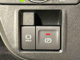 指先だけで簡単に操作が可能な電動パーキングブレーキを採用。「HOLD」スイッチを押すと、渋滞や信号待ちなどでブレーキペダルから足を離しても、ブレーキを保持するので安心です