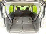 普段のお買い物や通勤、送迎等に十分な荷室スペースを確保しております。セカンドシートを倒すと、大きな荷物の積載も可能です♪