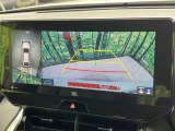 【パノラミックビューモニター】専用のカメラにより、上から見下ろしたような視点で360度クルマの周囲を確認することができます☆死角部分も確認しやすく、狭い場所での切り返しや駐車もスムーズに行えます。