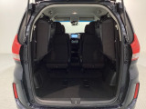 3列目シートを跳ね上げればラゲッジスペースを更に広く使えます。