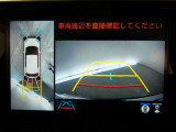 パノラミックビューモニターを装備。クルマを真上から見るように周囲を確認できます。