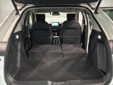 リアシートを倒すと、ラゲッジスペースを広くお使いいただけます!