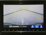 【バックカメラ】運転が苦手な方も車庫入れラクラクです!ギアをリバースに入れれば自動的に切り換わりますので、面倒な操作は不要です♪狭い駐車場もお車を傷つけず安心ですね!