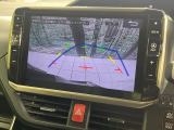 【バックカメラ】駐車時に後方がリアルタイム映像で確認できます。大型商業施設や立体駐車場での駐車時や、夜間のバック時に大活躍!運転スキルに関わらず、今や必須となった装備のひとつです!