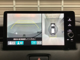 マルチビューカメラシステム搭載車です。お車の周囲を全方位でカバーします。後方・前方・両脇と、コンディションが悪い視界でもカラーモニターに映し出した映像がドライバーをサポートします。