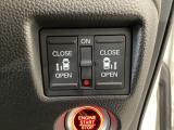 【両側パワースライドドア】両側がパワースライドドアになっており、運転席のスイッチやスマートキーでも開閉が可能です!開口部も広いので乗り降りも楽々♪