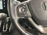 ステアリングにオーディオ操作スイッチが付いています。オーディオ画面に直接タッチしなくても操作が出来ますので、運転に集中できます。