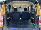 リア席を倒せば広々とした空間の出来上がり、荷物がたくさん載せられますよ。