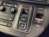 インパネシフトを採用しているので、前席の足元も広々としています。運転席と助手席の行き来もスムーズです!