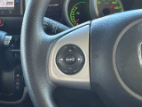 ステアリングにオーディオ操作スイッチが付いています。オーディオ画面に直接タッチしなくても操作が出来ますので、運転に集中できます。