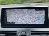 【純正ナビゲーション】BMWのナビゲーションは操作性も良く、詳細な地図情報と交通状況を見やすく表示し、快適なドライビングをサポートしながら目的地までナビゲートします。