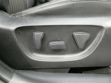 パワーシート搭載。微妙な調整が手軽にでき、最適なポジションで運転することが可能です。
