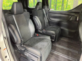 後部座席も気になるようなキズ・汚れやへたり等、大きなダメージはなく、良好な状態です。