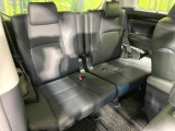 3列目シートはもちろん状態良好☆大人でもゆったりと座って頂けますので、大人数でのお出かけもラクラクです♪ご家族で、気の知れた仲間で、ドライブに行くのが楽しみですね♪