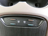 ヒーター&ベンチレーション付シートです。暑い時期も寒い冬も快適に過ごせるうれしい装備です。